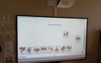 Un tableau numérique dans la classe.